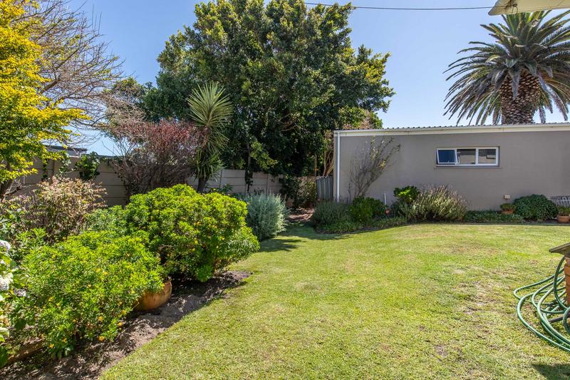 4 Bedroom Property for Sale in Bergvliet Western Cape